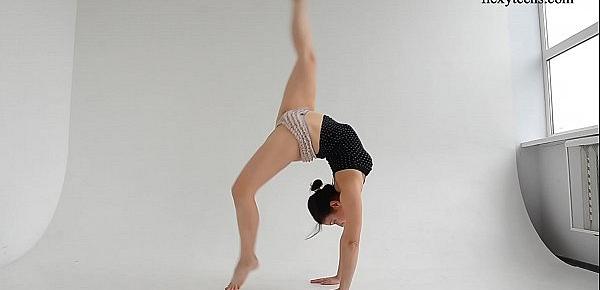  Dasha Lopuhova super sexy young gymnast